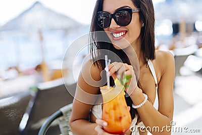 woman drinking cocktail in summer Stock Photo