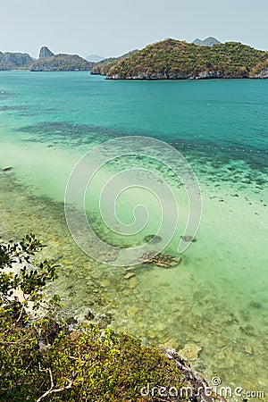 Shallow water and islands at the Angthong Marine National Park Stock Photo