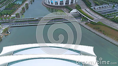 SHANGAI, CHINA - 6 DE MAYO DE 2017: Vídeo aéreo de la niebla oriental del centro de deportes de Shangai 4K, oscuridad metrajes SHANGAI, CHINA - 6 DE MAYO DE 2017: Vídeo aéreo de la niebla oriental del centro de deportes de Shangai 4K, oscuridad metrajes