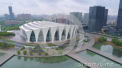 SHANGAI, CHINA - 6 DE MAYO DE 2017: Vídeo aéreo de la niebla oriental del centro de deportes de Shangai 4K, oscuridad metrajes SHANGAI, CHINA - 6 DE MAYO DE 2017: Vídeo aéreo de la niebla oriental del centro de deportes de Shangai 4K, oscuridad metrajes