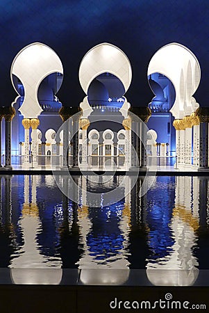 Sheikh Zayed Mosque in Abu Dhabi lateral night view Stock Photo