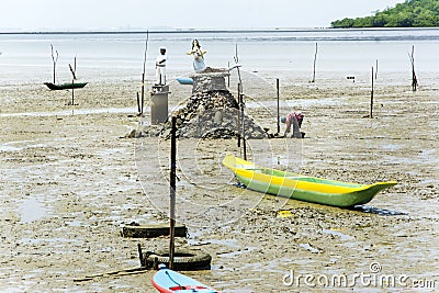 Shellfish gatherers in search of curstaceans for financial support and food for their family. Sao Francisco do Conde, Bahia, Editorial Stock Photo