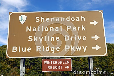 Shenandoah National Park Sign pointing to Skyline Drive Virginia Stock Photo