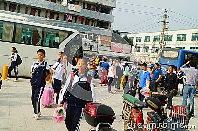 Shenzhen, China: high school students return to school after the completion of the outdoor Labor Technology Editorial Stock Photo