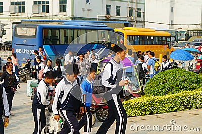 Shenzhen, China: high school students return to school after the completion of the outdoor Labor Technology Editorial Stock Photo