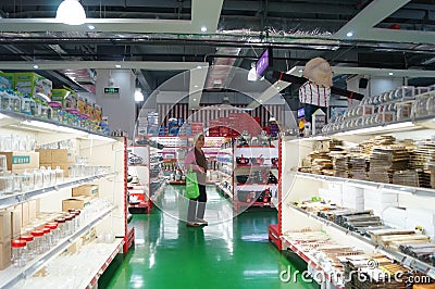 Shenzhen, China: kitchen tableware sales Editorial Stock Photo