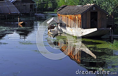 Shikara and house-boat Stock Photo