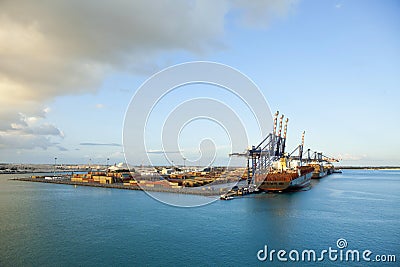 Ships loading and unloading in grand bahama Stock Photo