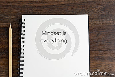 Life inspirational quotes text on note pad - Mindset is everything Stock Photo