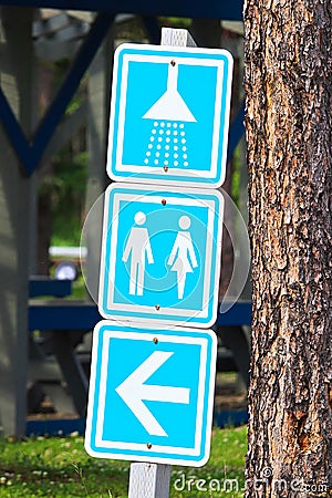 A showers and washroom directions sign at a campground Stock Photo