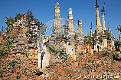 Shwe Inn Dain Pagoda complex Stock Photo