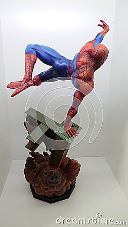 Sideshow Premium Format Exclusive 1/4 Spiderman the friendly neighborhood superhero shooting his web Editorial Stock Photo