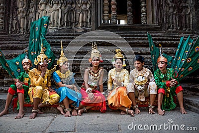 SIEM REAP, CAMBODIA - FEBRUARY 27: Unidentified traditional Khmer Cambodian dancers perform ramayana epic on February 27, 2013 in Editorial Stock Photo