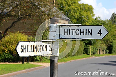 Sign post to Hitchin and Shillington Stock Photo