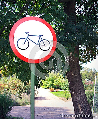 Sign prohibiting the movement of cyclists in the Park. Located u Stock Photo