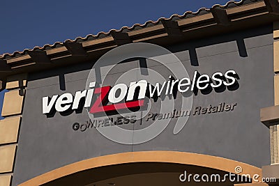 Sign at Verizon wireless cellular retail store Editorial Stock Photo