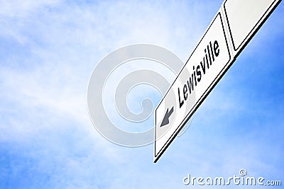 Signboard pointing towards Lewisville Stock Photo