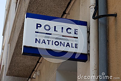 Signpost indicating a police station sign road building in street Stock Photo