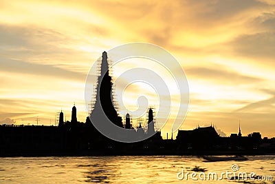 Silhouette of Wat Arun Ratchawararam Ratchawaramahawihan Stock Photo