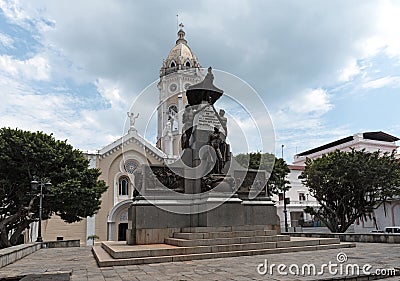 The simon bolivar monument and san francisco de asis church in casco viejo panama city Editorial Stock Photo