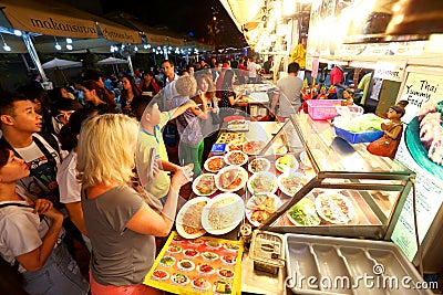 Singapore: Makansutra gluttons bay Editorial Stock Photo
