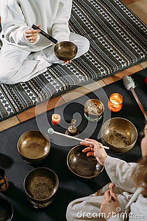 Singing bowls top view, sound healing alternative therapy. Overhead view Stock Photo