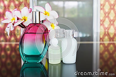 Single bottle of sweet fragrant perfume with group of mini spa b Stock Photo
