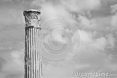 Single Greek Doric pillar against sky Stock Photo