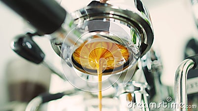 Skarvlös filmslinga : kaffespresso-maskin för perfekt extrahering från butomonfritt portafilter lager videofilmer Skarvlös filmslinga : kaffespresso-maskin för perfekt extrahering från butomonfritt portafilter lager videofilmer