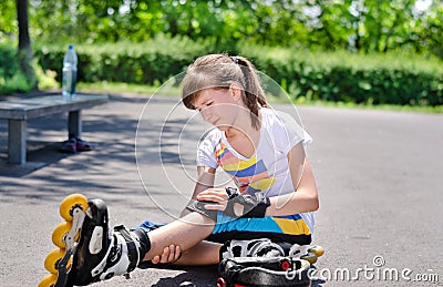 Skater nursing an injured knee Stock Photo
