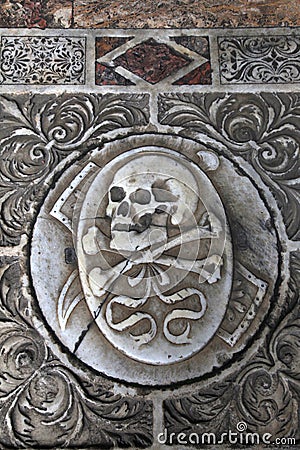 Skull on the medieval marble tomb, Pisa, Italy Stock Photo