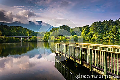 Small pier and view of Table Rock at Lake Oolenoy, Table Rock St Stock Photo