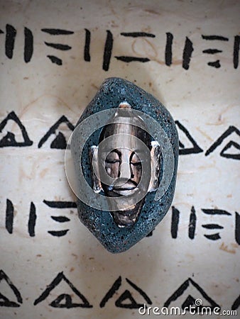 A small stone in which the head of Aztec art is mounted Stock Photo