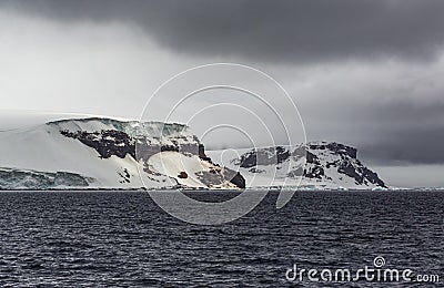 Snow covered mountains and glaciers next to the Weddel Sea Stock Photo