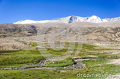 Snow mountain range in Changthang Plateau, Ladakh, Jammu and Kashmir, India Stock Photo