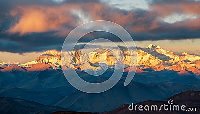 Snow mountains sunrise glow of Himalaya mountains in Shigatse city Tibet Autonomous Region, China Stock Photo