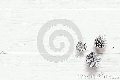Snow painted pine cones on rustic white wood table. Christmas de Stock Photo