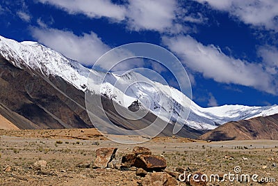 Snow peak mountains of Ladakh, Changla Pass, Leh, Jammu and Kashmir, India Stock Photo