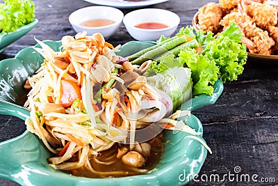 Somtum green papaya salad with seafood, samui thailand Stock Photo