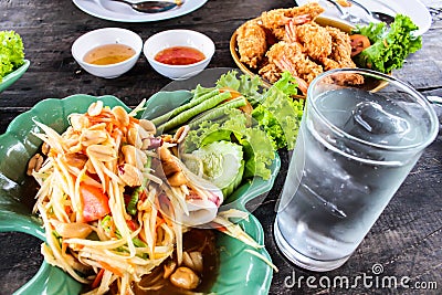 Somtum green papaya salad with seafood, samui thailand Stock Photo