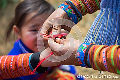 Son La, Vietnam - Jan 13, 2016: Ethnic H`mong children in traditional clothes playing a game by suddenly tie up finger with strin Editorial Stock Photo