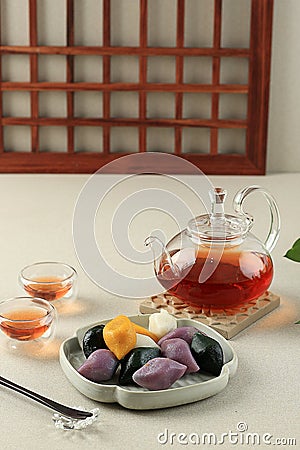 Songpyeon, Korean Chuseok Thanksgiving Day Rice Cake. Served with Tea Stock Photo