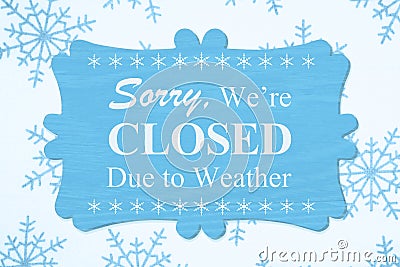 Sorry We`re Closed Due to Weather message on a wood sign Stock Photo