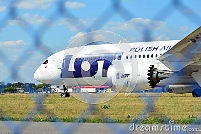 SP-LRE LOT - Polish Airlines Boeing 787-8 Dreamliner preparing to take off. Editorial Stock Photo
