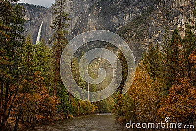 Spectacular views to the Yosemite waterfall in Yosemite National Stock Photo