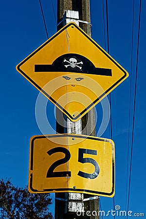 Speed restriction sign that has been turned into a pirate by graffiti Stock Photo