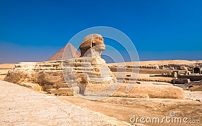 Sphinx and pyramids at Giza, Cairo Stock Photo