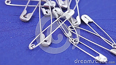 Spilla Di Sicurezza Inglese Stock Footage Video Di Tabella Acciaio 112485002