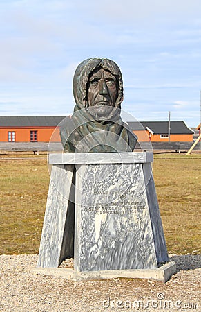Spitsbergen: Roald Amundsen Sculpture Stock Photo