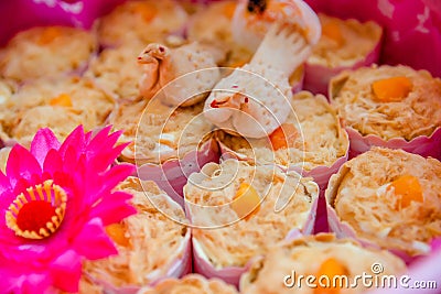 Sponge cake close-up: 2 decorative birds Stock Photo